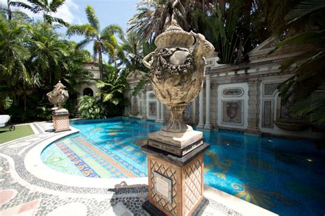 Take a Tour of Versace's Former Miami Beach Mansion | Entertainment & Showbiz from CTV News