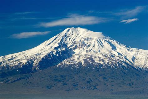 Closeup of large peak of Mount Ararat - Mount Ararat - Wikipedia Antalya, Monte Ararat, Turkey ...