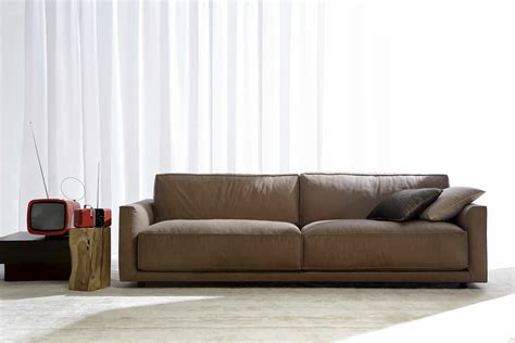 20 Elegant Leather Couch Designs For Your Living Room