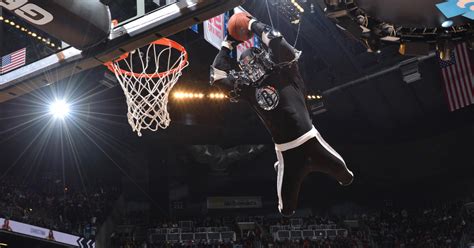 Video: Nets Mascot Orchestrates Worst Dunk Attempt Ever - CBS Chicago