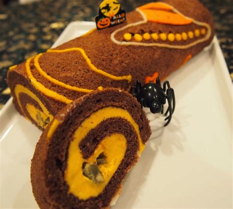 Halloween Decorated Roll Cake | Tokyo Desserts