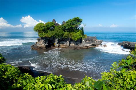 TANAH LOT TEMPLE, BALI. http://worldofexpats.com/destination/overview ...