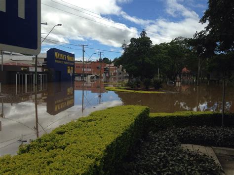 Gympie Flood February 2015 - BIG FAMILY little income