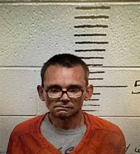 Dyer County escapee located outside Dollar General - WBBJ TV