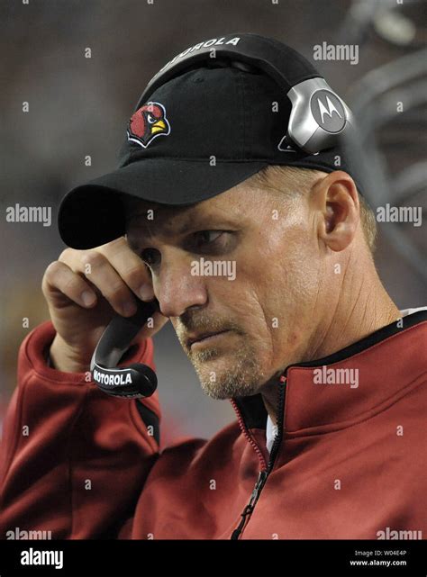 Arizona Cardinals Head Coach Ken Whisenhunt directs his team against the Pittsburgh Steelers in ...