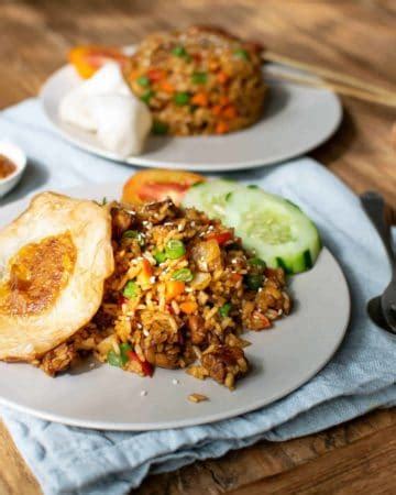 Vegan Nasi Goreng in 15 Minutes [Easy & Delicious] - Vegan Punks