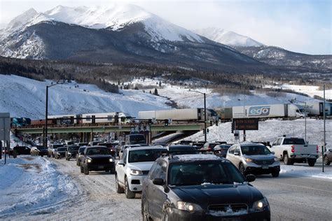 Colorado 'Blizzard' Chaos as Snow Storm Causes Multiple Car Crashes - Newsweek