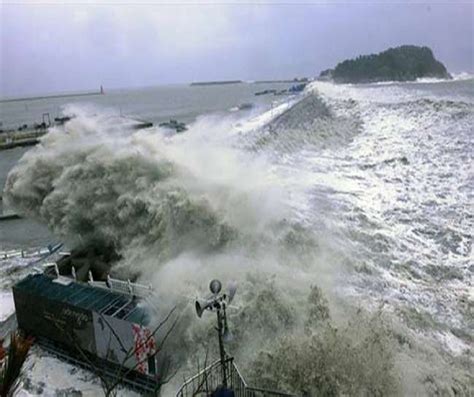 7.2 magnitude earthquake hits northern Japan; tsunami warning issued