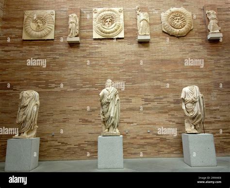 Statues, Ruta La Plata, National Museum of Roman Art, building by ...