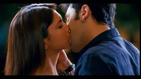 Kissing scenes | From Ranveer Singh-Deepika Padukone to Shahid Kapoor ...