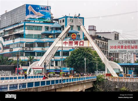 Border crossing between Vietnamese city of Lao Cai and Chinese city of Hekou Stock Photo - Alamy