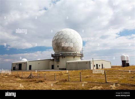 Early warning radar system Stock Photo - Alamy