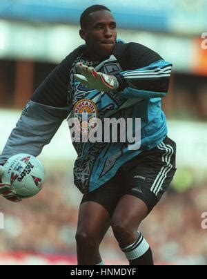 SHAKA HISLOP NEWCASTLE UNITED FC 25 September 1995 Stock Photo - Alamy