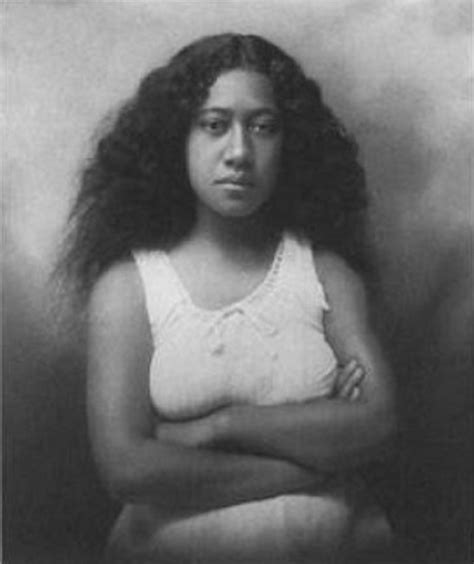 File:J. J. Williams, Portrait of Hawaiian woman.jpg - Wikimedia Commons