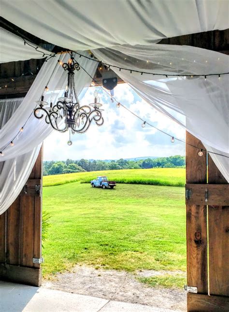 TENNESSEE BARN WEDDING - The Striped Barn