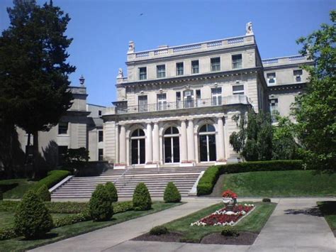 Wilson House (Daddy Warbucks Mansion from Annie) this would be a DREAM ...