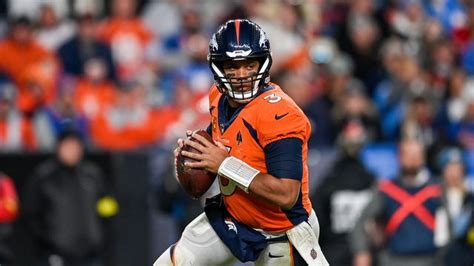 Inside Russell Wilson's disastrous first Denver Broncos season - Axios ...