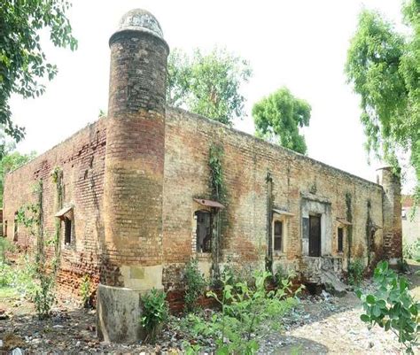 History : अलीगढ़ मैं है ऐसा किला जो एक कस्बे को नाम देकर गुमनाम हो गया Aligarh news - There is a ...