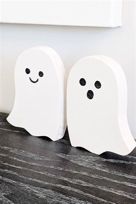 Easy DIY Ghosts for Halloween Decor - Pine and Poplar