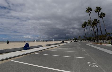 Long Beach closes parking lots for beaches, parks, to support social ...