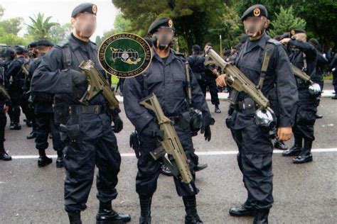 Mexican Army Special Forces posing for photo during the Independence ...