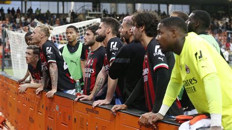 WATCH: Uncomfortable AC Milan players forced to listen to ultras yell in their faces after loss ...