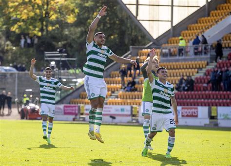 Giakoumakis wins it for Celtic after St Johnstone score in stoppage time