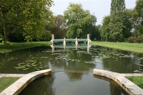 Day trip to Chateau de Chantilly - Visiting the castle - Francedaytrip