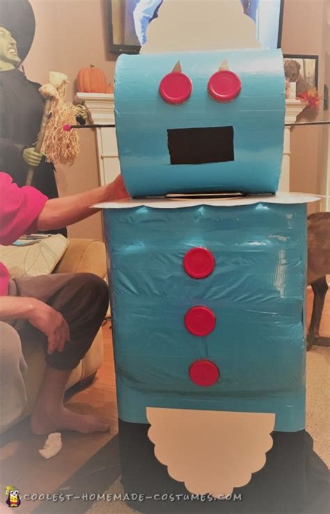 Awesome DIY Riveting Rosie From the Jetsons Costume