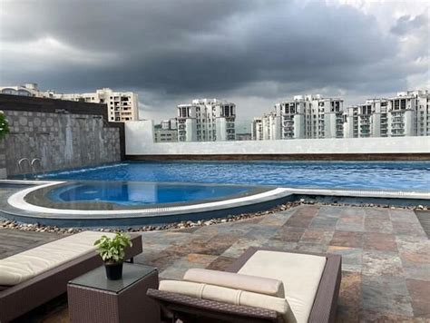 Hilton Garden Inn Lucknow Pool: Pictures & Reviews - Tripadvisor