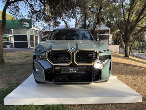 新しい 2023 BMW XM のアップクローズ - JP NewsS