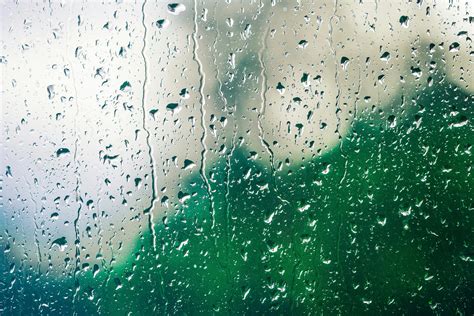 Water Droplets on Clear Glass · Free Stock Photo