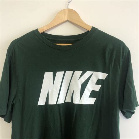 Nike Men's Green T-shirt | Depop