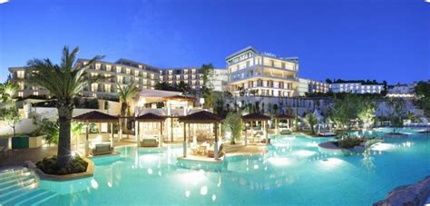 This is a great site to find excellent hotel deals!! | Grand beach resort, Beach hotels, Beach ...