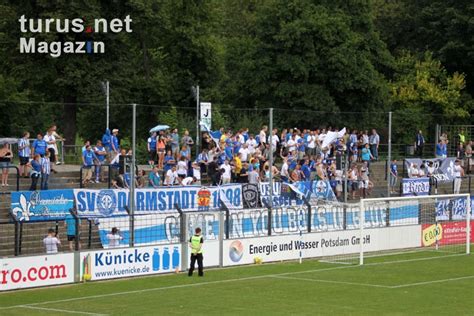 Foto: Fans des SV Darmstadt 98 zu Gast in Babelsberg - Bilder von SV Darmstadt 98 - turus.net ...