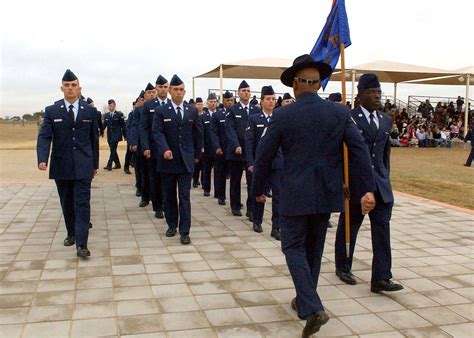 A Woman's Guide to Surviving Air Force Basic Training | Infos, Much! and Officer