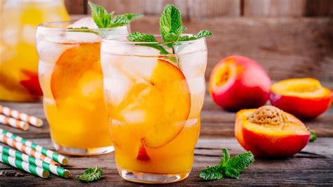 Aldi's Peach-Flavored Hard Seltzer Is Turning Heads