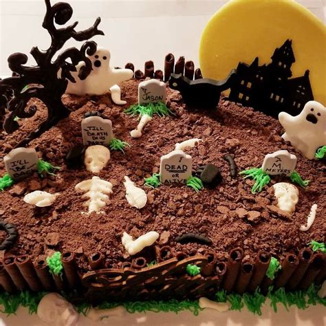 Graveyard cake | Graveyard cake, Halloween snacks diy, Halloween cakes