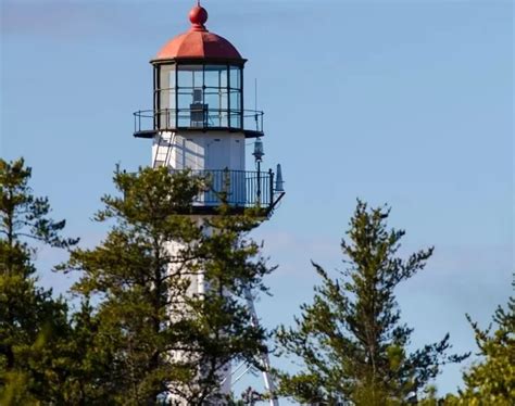 Fabulous and Frozen Michigan Lighthouses (Winter Fun) | My Michigan Beach and Michigan Travel