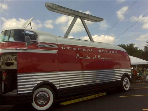 Different Things: 1953 GM Futurliner Parade of Progress #10