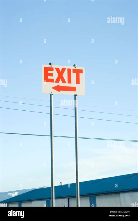 Parking lot exit sign with arrow against a blue sky Stock Photo - Alamy