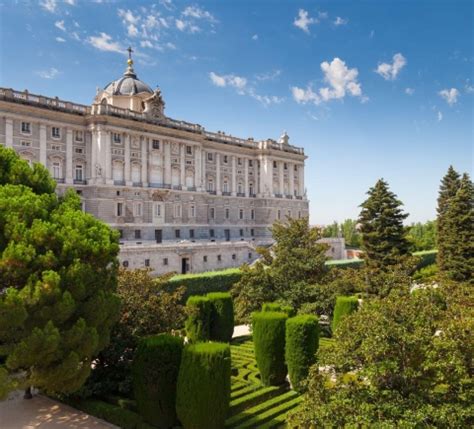 Plaza de Oriente, Madrid - Book Tickets & Tours | GetYourGuide