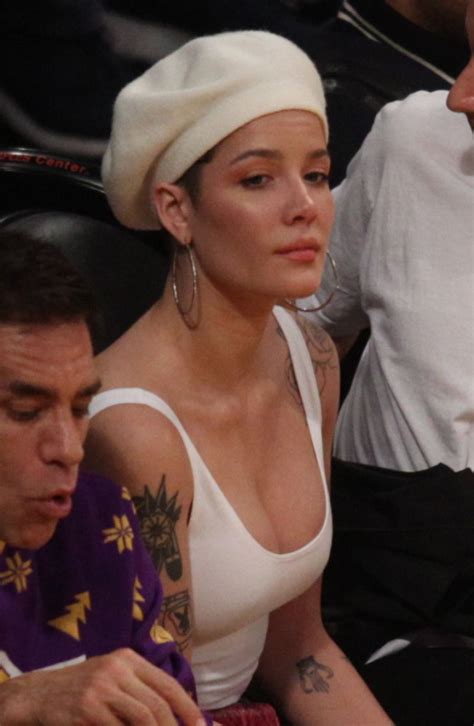 HALSEY at LA Lakers vs New Orleans Pelicans Game in Los Angeles 12/21/2018 – HawtCelebs