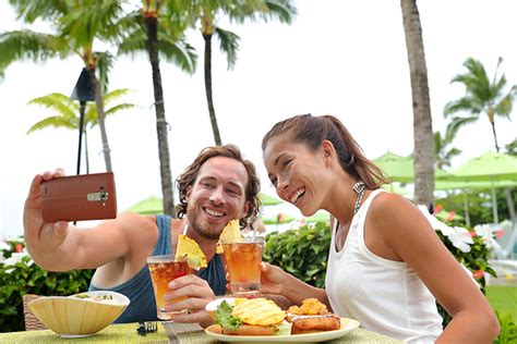 The 12 Best Restaurants in Hawaii!