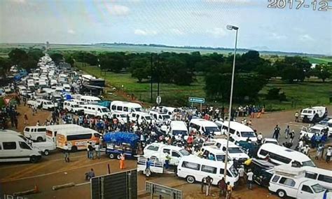 UPDATE: Traffic moving slowly at Lebombo border post following earlier ...