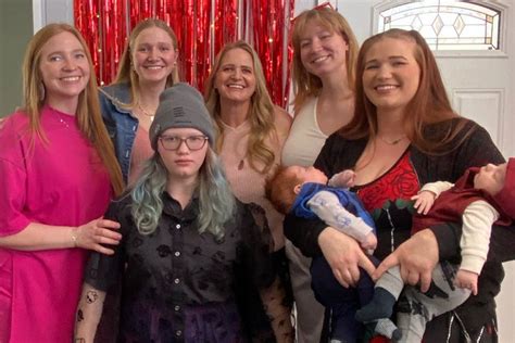 Sister Wives' Christine Brown Poses with All Five Daughters: Photo