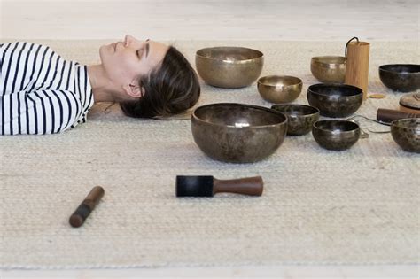 Premium Photo | Singing bowls massage at home: two women practice tibet sound therapy together ...