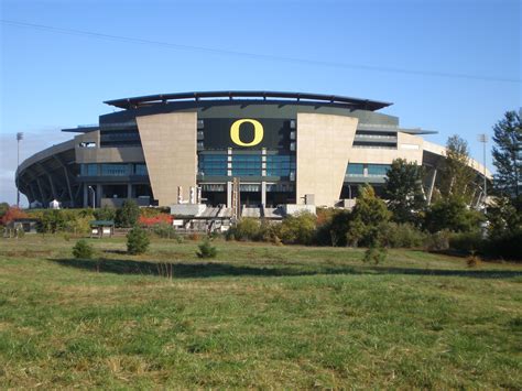 File:Autzen Stadium, University of Oregon 2011.jpg - Wikimedia Commons