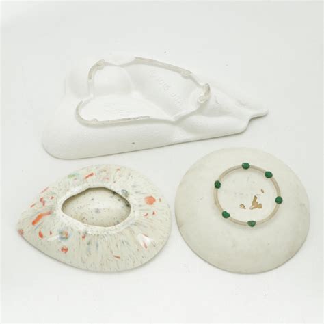 Lenox China, Royal Haeger and Other Ceramic Ashtrays With Parrot Ornaments | EBTH