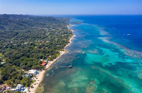 The Comprehensive Guide to Roatan Island in Honduras - Roatan Life Real ...